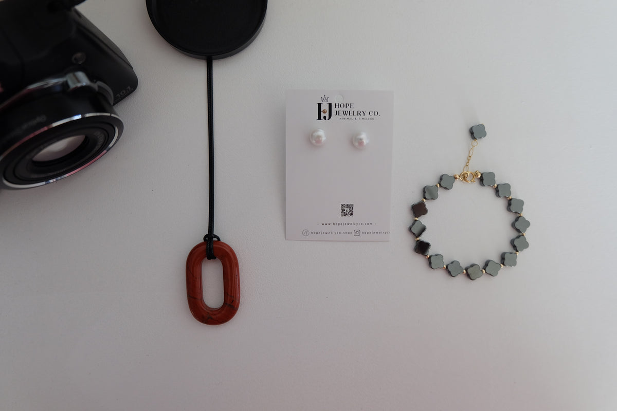 Minimal Freshwater Pearl Stud Earrings