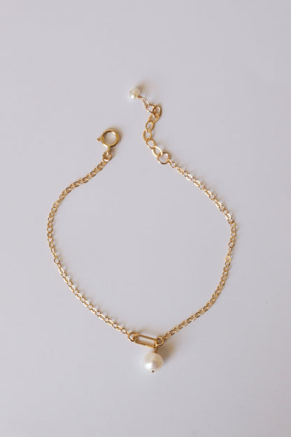 The Moonlit Beauty Pearl Bracelet