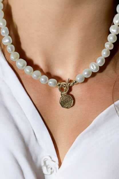 Unique Creation Pearl Clasp Necklace