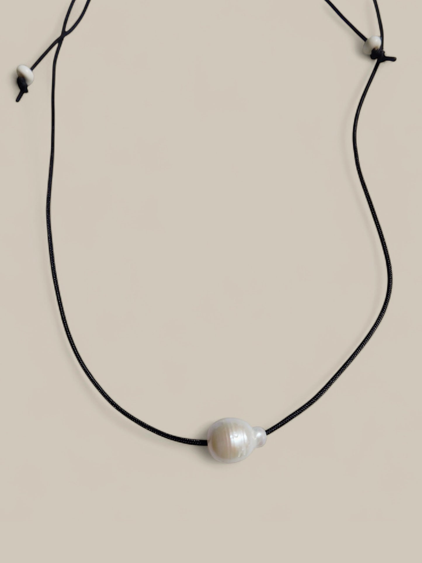 Black Tide Pearl Necklace