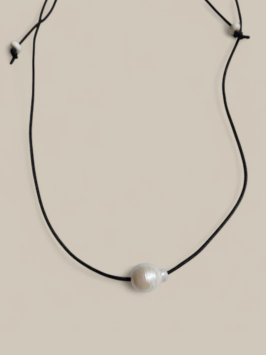 Black Tide Pearl Necklace