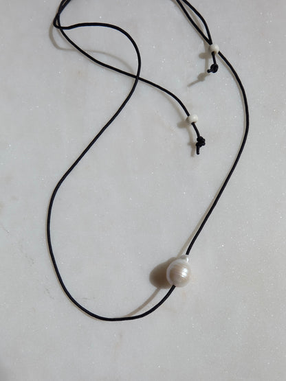 Black Tide Pearl Necklace
