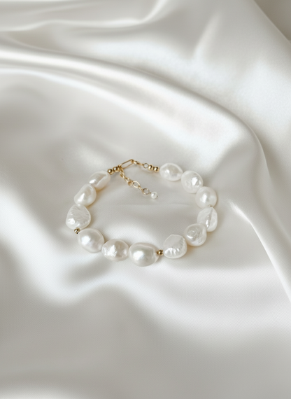 The Pearly White Bracelet