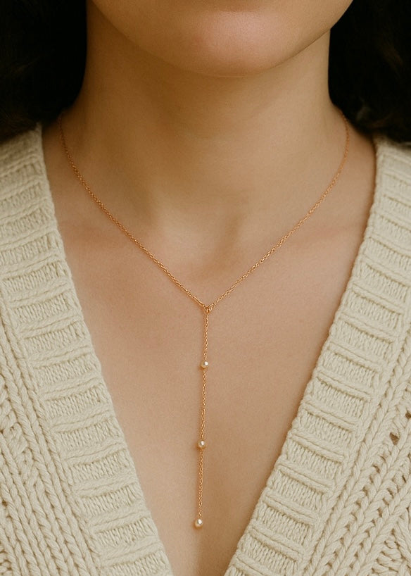 Minimal Dropping Pearl Necklace