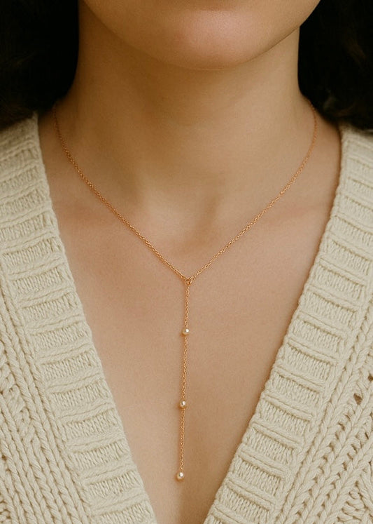 Minimal Dropping Pearl Necklace